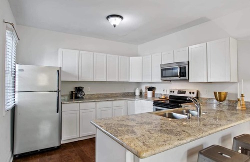 East Riverside Casa | Cozy Cottage in Quiet Uptown