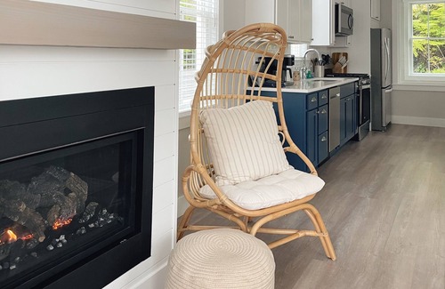 Seabrook Cabaña | Cozy Cottage in Seabrook w/ Private Hot Tub