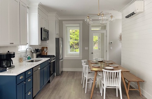 Seabrook Cabaña | Cozy Cottage in Seabrook w/ Private Hot Tub