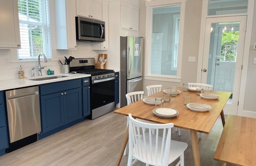 Seabrook Cabaña | Cozy Cottage in Seabrook w/ Private Hot Tub