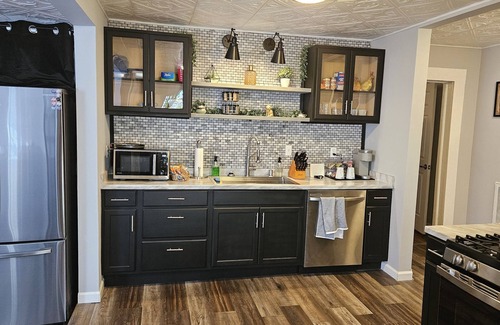 Danville Casa | Cozy Cottage in Schoolfield - Sleeps 6 - 10 min walk to Caesars Virginia