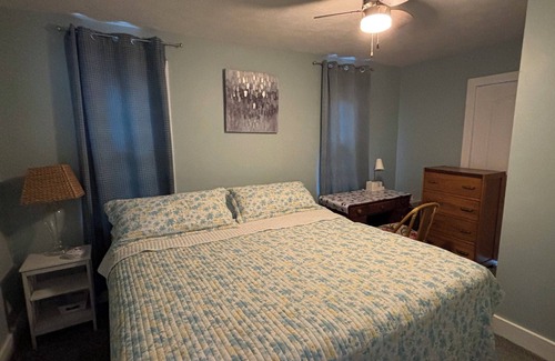 Traverse City Casa | Cozy cottage in the heart of Traverse City. Short walk to beach and downtown!
