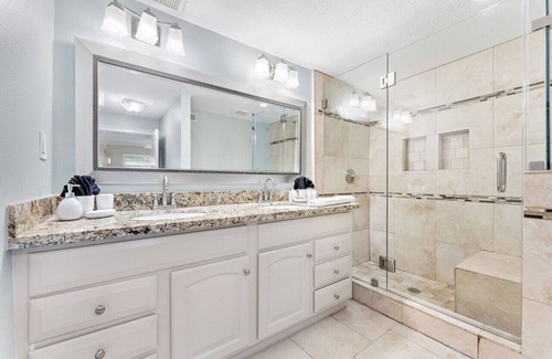 Clear Lake Shores Cabaña | Sunset Bungalow-Boardwalk and Bay!
