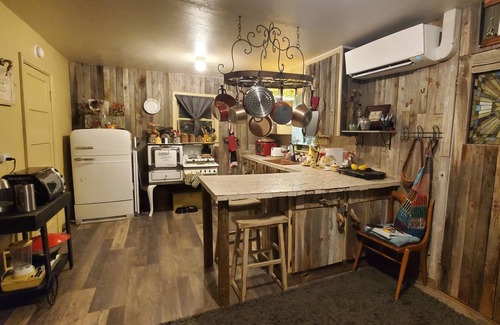 Hagerman Cabaña | Cozy Cottage in the midst of Hot Springs and Waterfalls