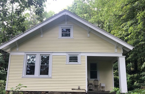 Washington Cabaña | Cozy Cottage in the Woods -- near all Berkshire attractions
