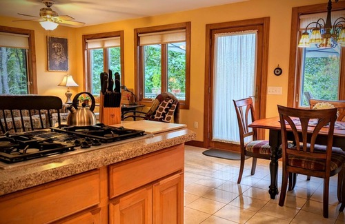 Brainard Cabaña | Cozy Cottage in the Woods