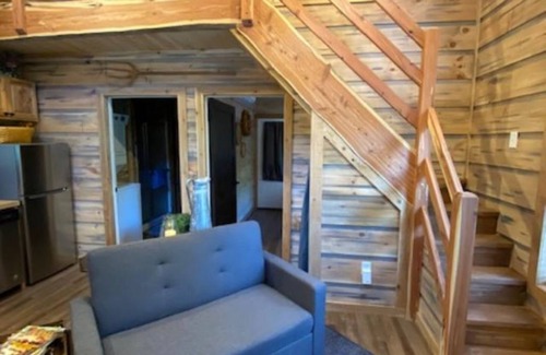 Christian County Cabaña | Cozy Cottage In The Woods