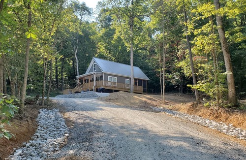 Christian County Cabaña | Cozy Cottage In The Woods