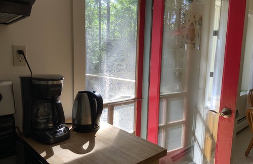 Lincolnville Casa | Cozy cottage in woodland setting near to hiking biking and lakes