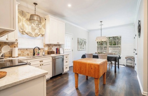 Mid America Cabaña | Cozy Cottage Just Minutes from Oaklawn Racetrack & Casino