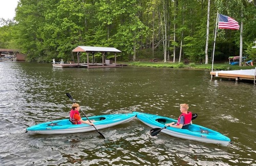 Bumpass Cabaña | Cozy Cottage-Lakefront View-Kayaks-Hot tub