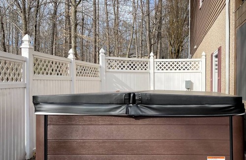 Bumpass Cabaña | Cozy Cottage-Lakefront View-Kayaks-Hot tub