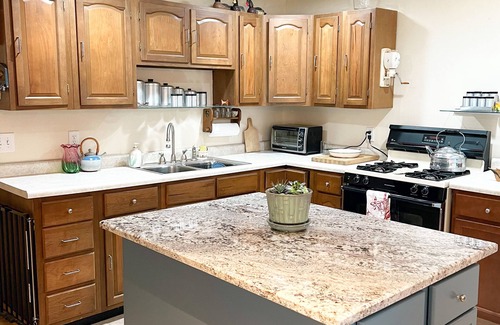 Gobles Cabaña | Cozy Cottage Lakefront View - Paddle Board, Kayak, Hot Tub and more!