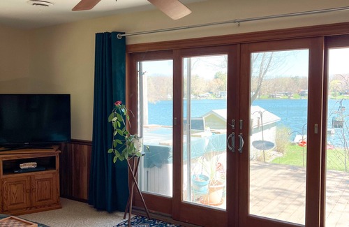 Gobles Cabaña | Cozy Cottage Lakefront View - Paddle Board, Kayak, Hot Tub and more!