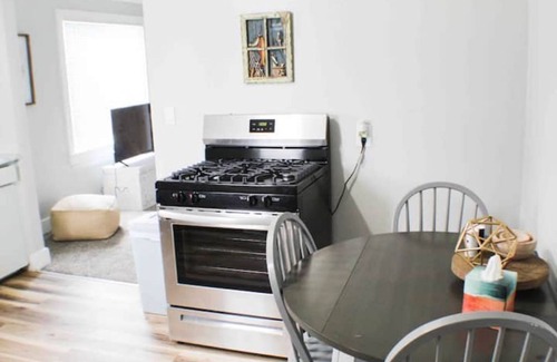 Port Clinton Cabaña | Cozy cottage located in the heart of Port Clinton. Pet Friendly too!