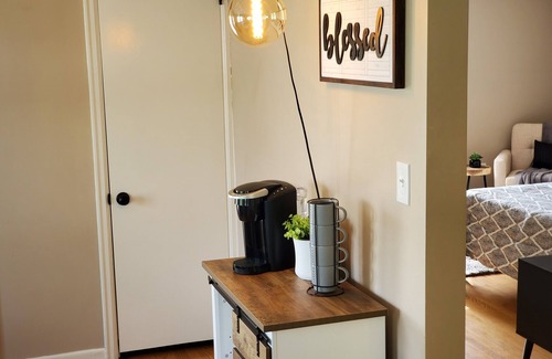 New Holland Cabaña | Cozy cottage located next to a beautiful horse farm in Lancaster County