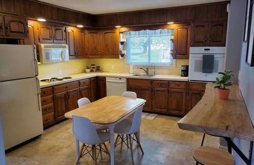 New Holland Cabaña | Cozy cottage located next to a beautiful horse farm in Lancaster County