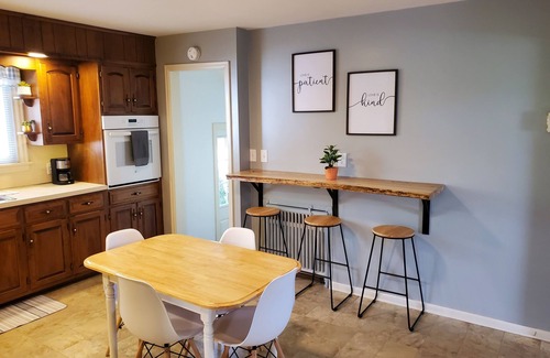 New Holland Cabaña | Cozy cottage located next to a beautiful horse farm in Lancaster County