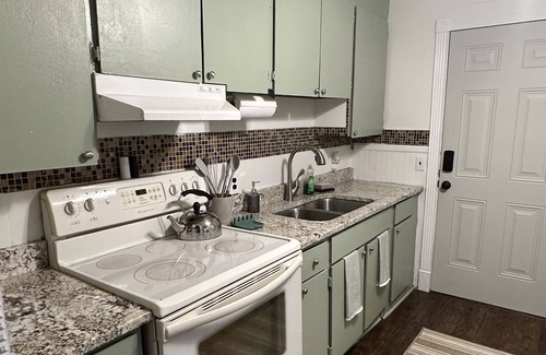 Earlewood Casa | Cozy Cottage located downtown Columbia Minutes from USC & Ft. Jackson