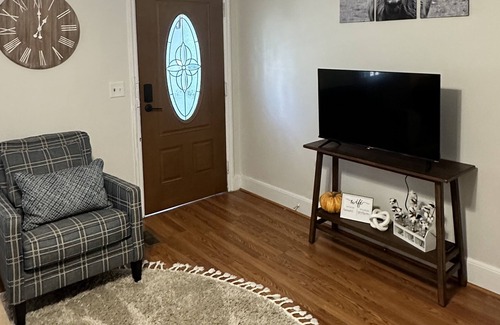 Earlewood Casa | Cozy Cottage located downtown Columbia Minutes from USC & Ft. Jackson