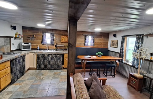 Athens Cabaña | Cozy cottage located on 133 acres.