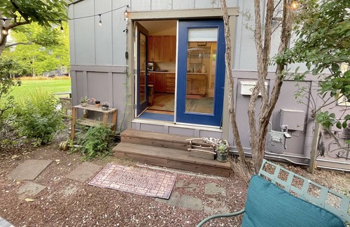 Westside Santa Cruz Cabaña | Cozy Cottage located in the Upper Westside of Santa Cruz!