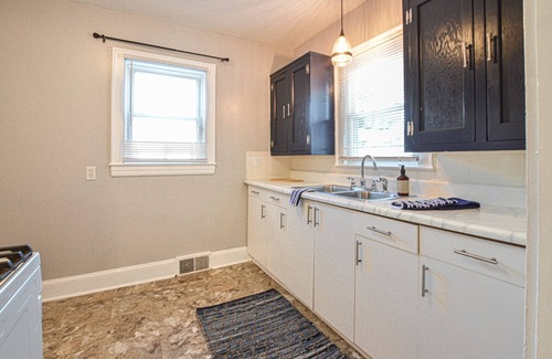 Winston - Salem Cabaña | Cozy Cottage minutes to Downtown