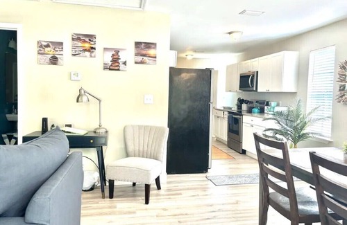 Theodore Casa | Cozy Cottage near Dauphin Island!