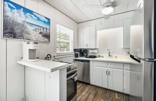 Siesta Key Cabaña | Cozy Cottage Near Siesta Key Village!