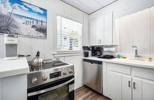Siesta Key Cabaña | Cozy Cottage Near Siesta Key Village!