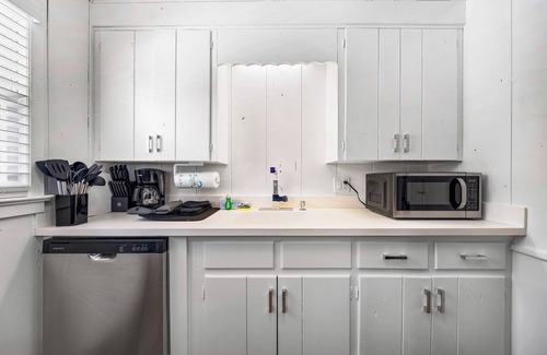Siesta Key Cabaña | Cozy Cottage Near Siesta Key Village!