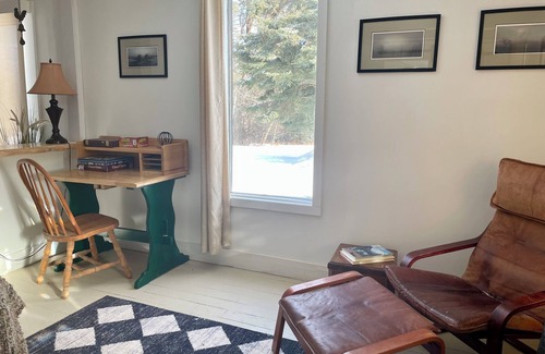 Central Alberta Cabaña | Cozy Cottage near Ski Hill Retreatn-Sleeps 4