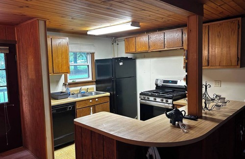 Waynesboro Cabaña | Cozy Cottage near Skiing, Gettysburg, and Hiking