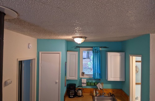 Cave Junction Cabaña | Cozy cottage near Caves and Coast