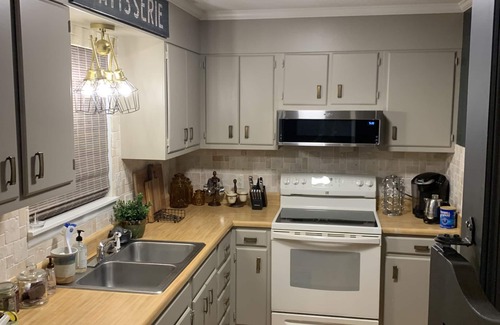 Kernersville Casa | Cozy cottage nestled in the woods near WILLSTELLA Farm Venue