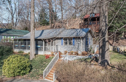 Chimney Rock Cabaña | Cozy Cottage Next to Chimney Rock State Park & Lake Lure Beach