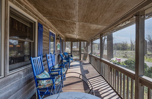 Chimney Rock Cabaña | Cozy Cottage Next to Chimney Rock State Park & Lake Lure Beach