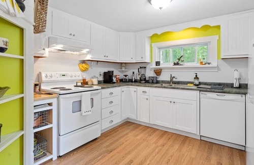 Sanbornton Casa | Cozy Cottage next to Longlook Farm near Lake Winnisquam
