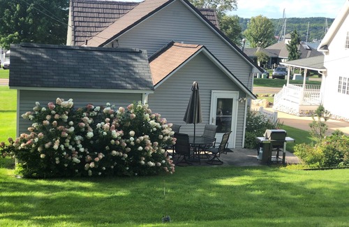 Boyne City Cabaña | Cozy cottage on beautiful Lake Charlevoix