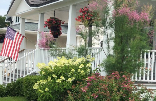 Boyne City Cabaña | Cozy cottage on beautiful Lake Charlevoix