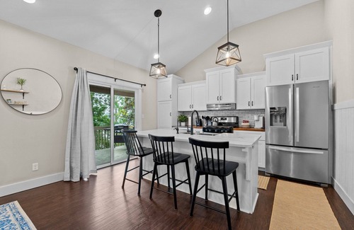 Columbia City Casa | Cozy Cottage on Cedar Lake with Children's Club House. Perfect For Families