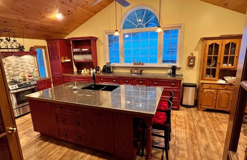 Burnt River Cabaña | Cozy Cottage on Four Mile Lake
