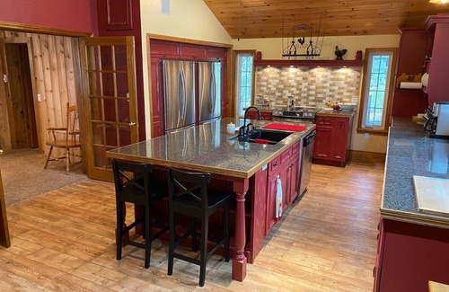 Burnt River Cabaña | Cozy Cottage on Four Mile Lake