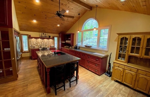 Burnt River Cabaña | Cozy Cottage on Four Mile Lake