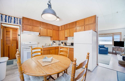 Beulah Casa | Cozy Cottage on Crystal Lake W/ Free Wifi, Gas Grill & Dock - Close to Town
