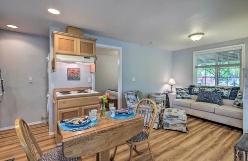 McMinnville Cabaña | Cozy Cottage on Flower Farm w/ Baker Creek Views!