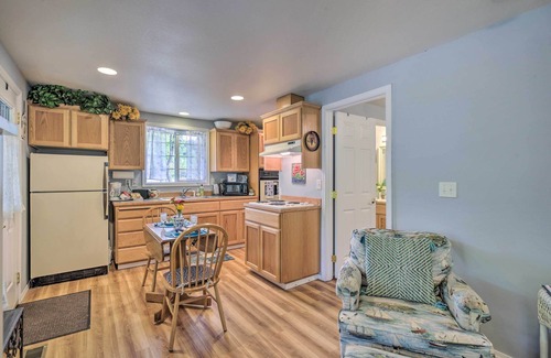 McMinnville Cabaña | Cozy Cottage on Flower Farm w/ Baker Creek Views!