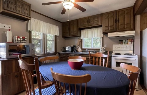 Lakefield Casa | Cozy Cottage on Katchawanooka Lake