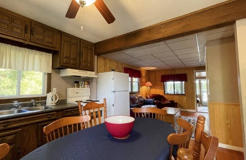 Lakefield Casa | Cozy Cottage on Katchawanooka Lake