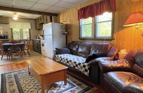 Lakefield Casa | Cozy Cottage on Katchawanooka Lake